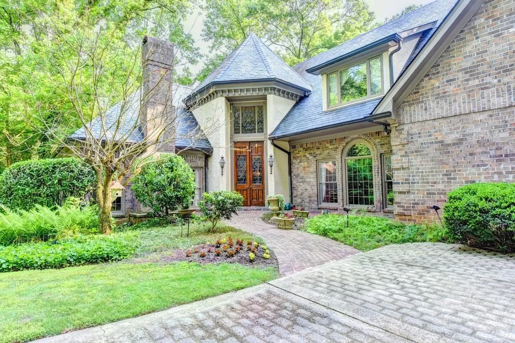 9345 Huntcliff Trace, Sandy Springs, Georgia 30350, 6 Bedrooms Bedrooms, ,5 BathroomsBathrooms,Residential,Sold,9345 Huntcliff Trace,6746954
