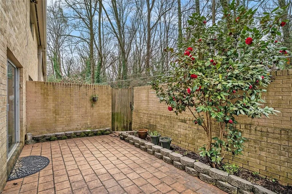 5400 Roswell Road Unit I-6, Atlanta, Georgia 30342, 3 Bedrooms Bedrooms, ,2 BathroomsBathrooms,Residential,Sold,5400 Roswell Road Unit I-6,7351218