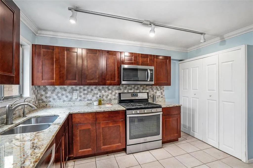 5400 Roswell Road Unit I-6, Atlanta, Georgia 30342, 3 Bedrooms Bedrooms, ,2 BathroomsBathrooms,Residential,Sold,5400 Roswell Road Unit I-6,7351218