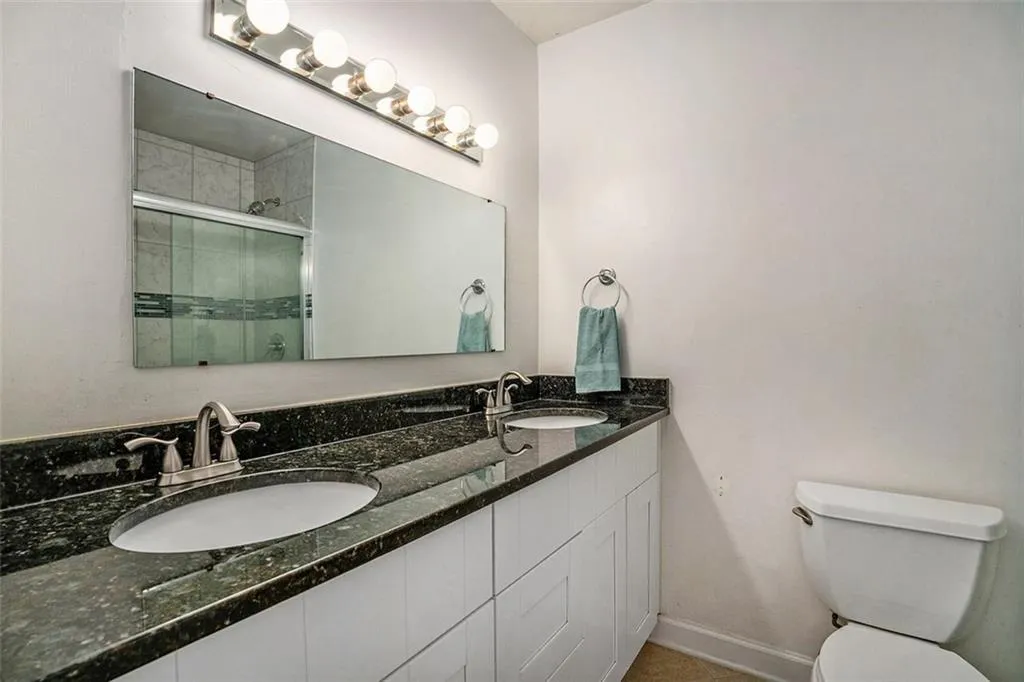 5400 Roswell Road Unit I-6, Atlanta, Georgia 30342, 3 Bedrooms Bedrooms, ,2 BathroomsBathrooms,Residential,Sold,5400 Roswell Road Unit I-6,7351218