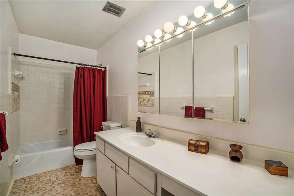 5400 Roswell Road Unit I-6, Atlanta, Georgia 30342, 3 Bedrooms Bedrooms, ,2 BathroomsBathrooms,Residential,Sold,5400 Roswell Road Unit I-6,7351218