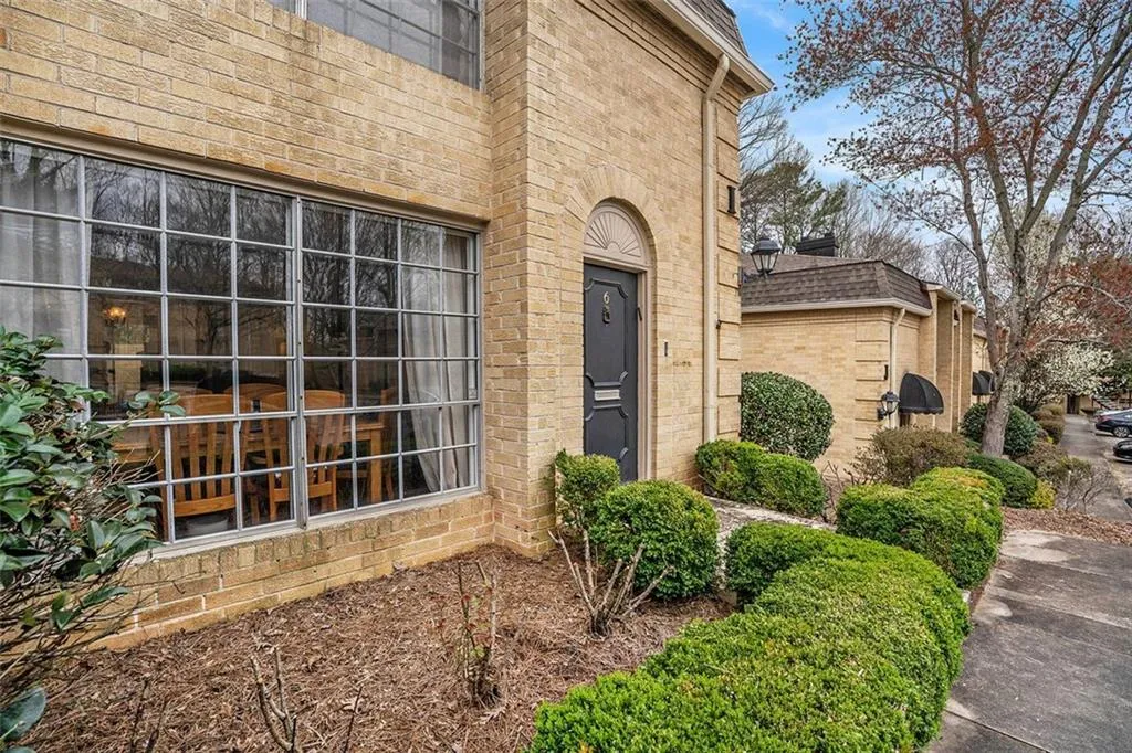 5400 Roswell Road Unit I-6, Atlanta, Georgia 30342, 3 Bedrooms Bedrooms, ,2 BathroomsBathrooms,Residential,Sold,5400 Roswell Road Unit I-6,7351218