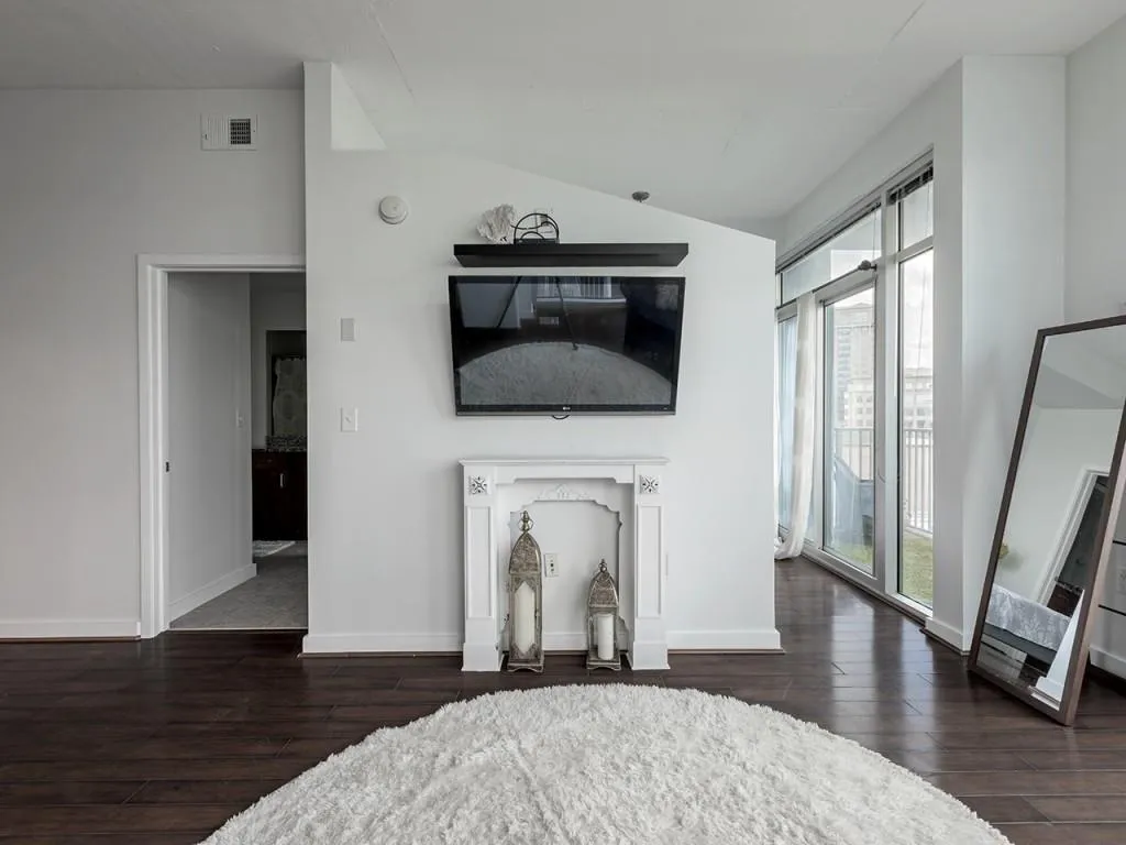 250 Pharr Road Ne Unit 707, Atlanta, Georgia 30305, 1 Bedroom Bedrooms, ,1 BathroomBathrooms,Residential,Sold,250 Pharr Road Ne Unit 707,5969421
