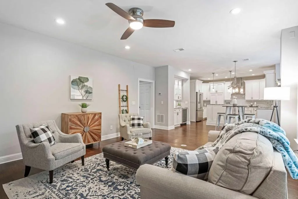 6420 Glen Oaks Lane, Sandy Springs, Georgia 30328, 4 Bedrooms Bedrooms, ,4 BathroomsBathrooms,Residential,Sold,6420 Glen Oaks Lane,6930032