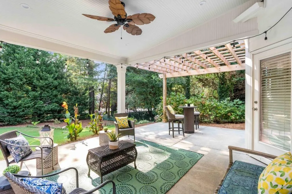 6420 Glen Oaks Lane, Sandy Springs, Georgia 30328, 4 Bedrooms Bedrooms, ,4 BathroomsBathrooms,Residential,Sold,6420 Glen Oaks Lane,6930032