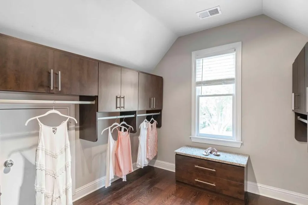 6420 Glen Oaks Lane, Sandy Springs, Georgia 30328, 4 Bedrooms Bedrooms, ,4 BathroomsBathrooms,Residential,Sold,6420 Glen Oaks Lane,6930032