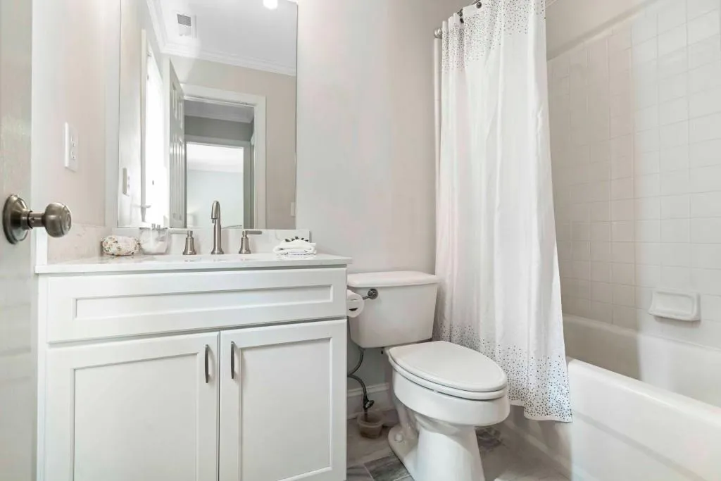 6420 Glen Oaks Lane, Sandy Springs, Georgia 30328, 4 Bedrooms Bedrooms, ,4 BathroomsBathrooms,Residential,Sold,6420 Glen Oaks Lane,6930032