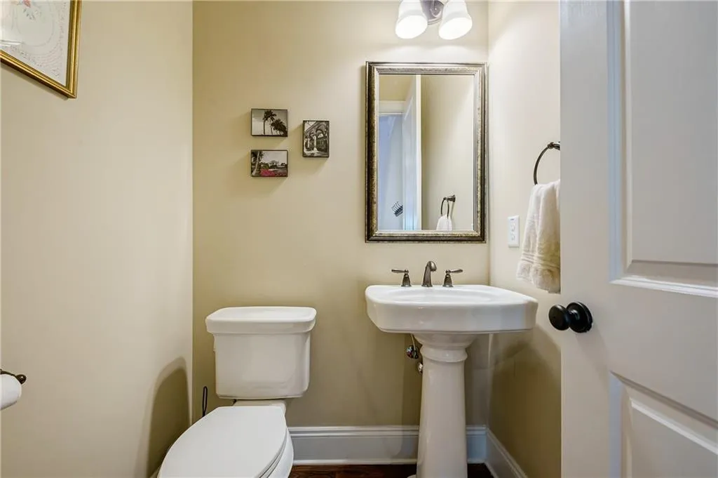 214 Alderwood Point, Atlanta, Georgia 30328, 3 Bedrooms Bedrooms, ,3 BathroomsBathrooms,Residential,Sold,214 Alderwood Point,7066859