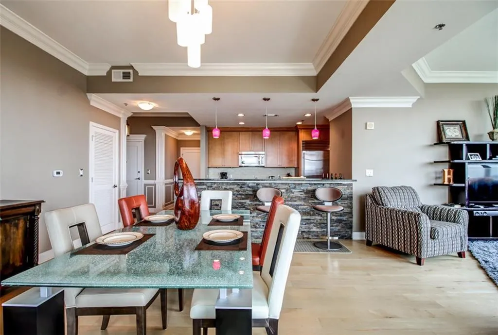 2795 Peachtree Road Ne Unit 1308, Atlanta, Georgia 30305, 2 Bedrooms Bedrooms, ,2 BathroomsBathrooms,Residential,Sold,2795 Peachtree Road Ne Unit 1308,5687054