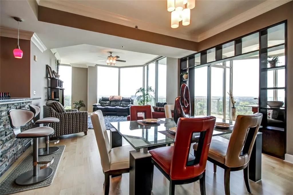2795 Peachtree Road Ne Unit 1308, Atlanta, Georgia 30305, 2 Bedrooms Bedrooms, ,2 BathroomsBathrooms,Residential,Sold,2795 Peachtree Road Ne Unit 1308,5687054