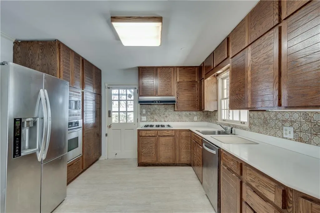 355 Ridgeview Trail, Atlanta, Georgia 30328, 3 Bedrooms Bedrooms, ,3 BathroomsBathrooms,Residential,For Sale,355 Ridgeview Trail,7528792