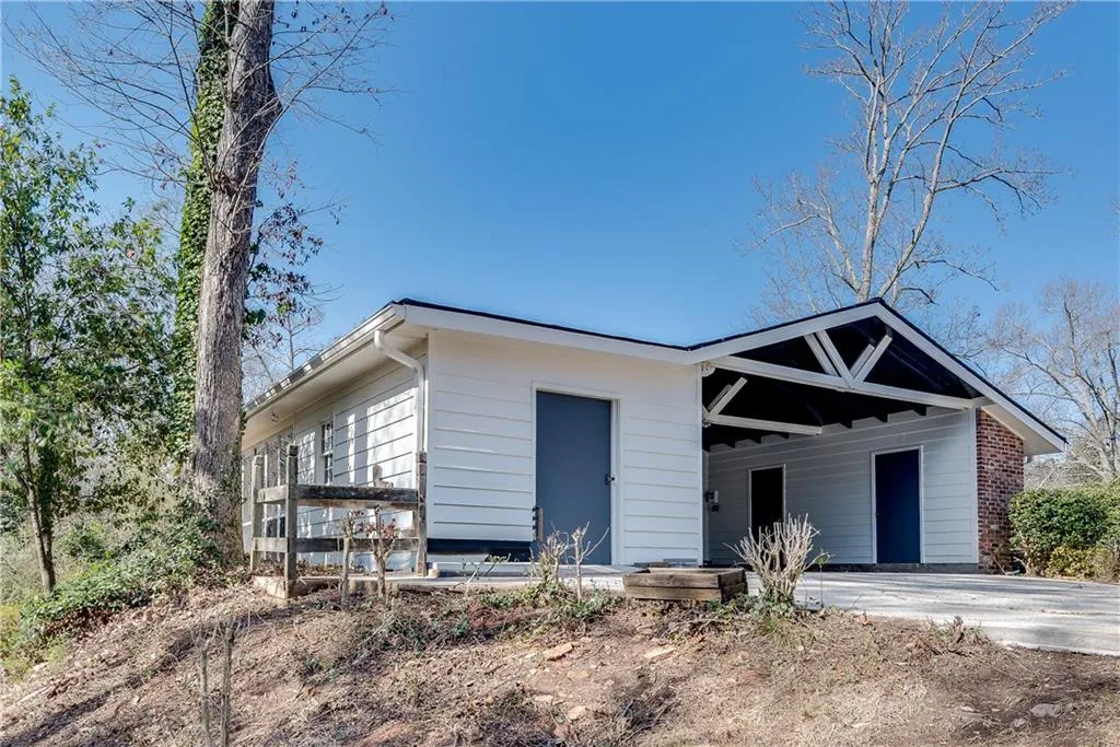 355 Ridgeview Trail, Atlanta, Georgia 30328, 3 Bedrooms Bedrooms, ,3 BathroomsBathrooms,Residential,For Sale,355 Ridgeview Trail,7528792