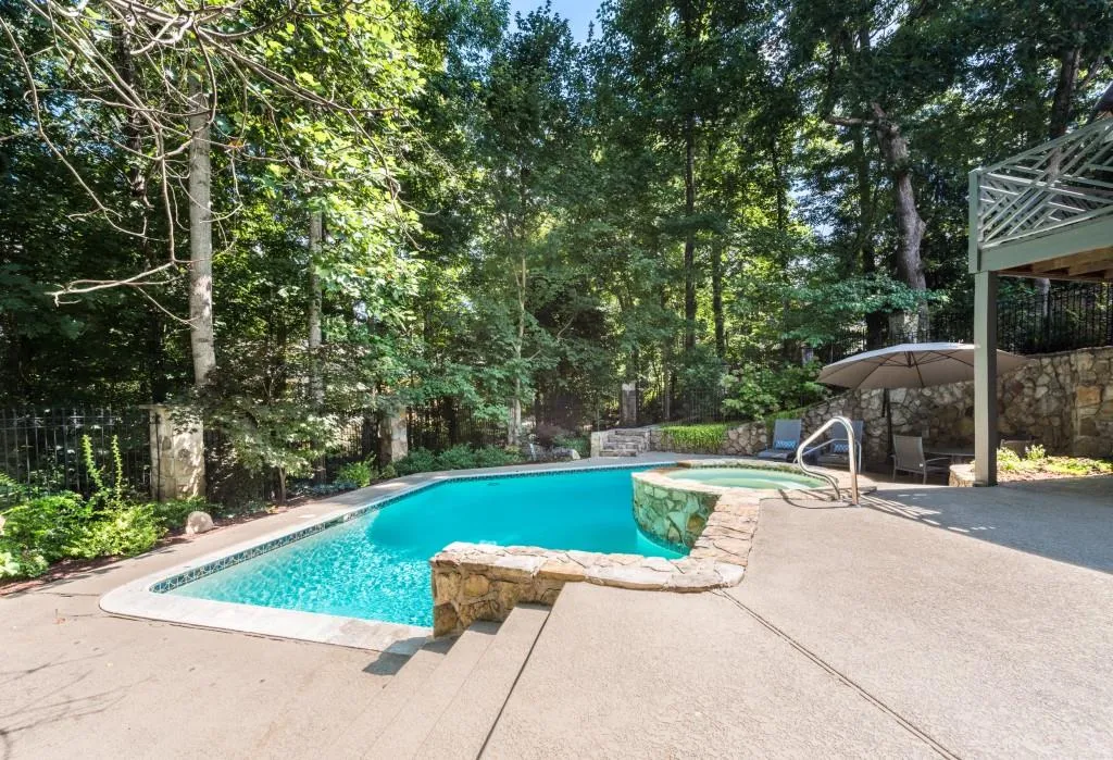 435 Waterridge Court, Sandy Springs, Georgia 30350, 5 Bedrooms Bedrooms, ,3 BathroomsBathrooms,Residential,Sold,435 Waterridge Court,5910134