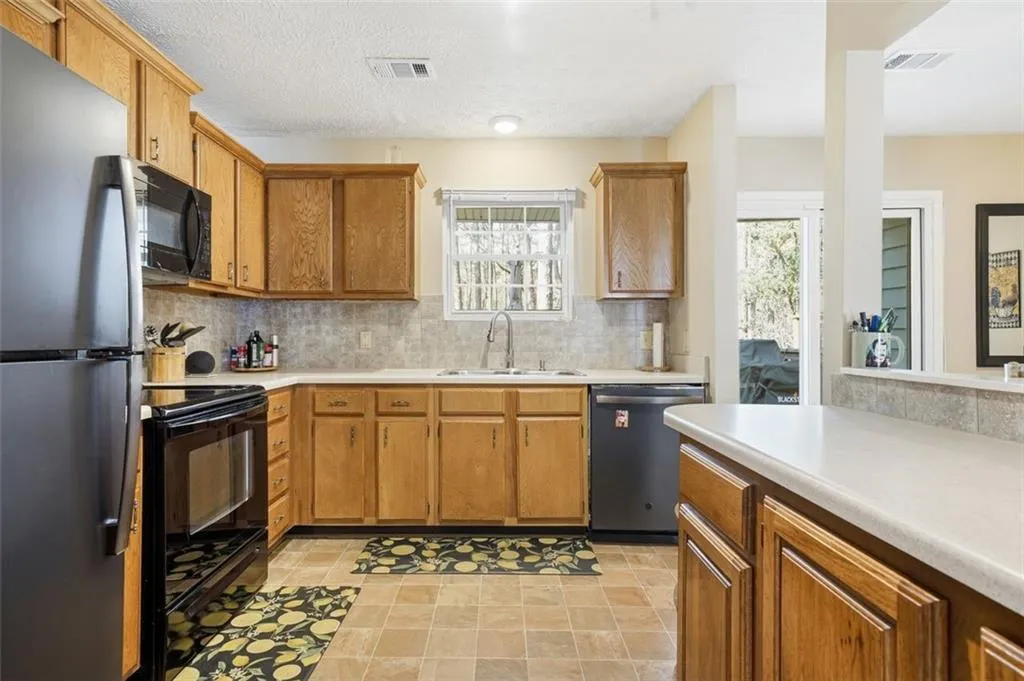 2605 Queen Anne Court, Atlanta, Georgia 30350, 2 Bedrooms Bedrooms, ,2 BathroomsBathrooms,Residential,For Sale,2605 Queen Anne Court,7743532
