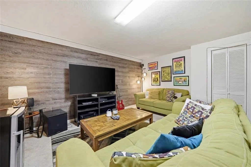 2605 Queen Anne Court, Atlanta, Georgia 30350, 2 Bedrooms Bedrooms, ,2 BathroomsBathrooms,Residential,For Sale,2605 Queen Anne Court,7743532