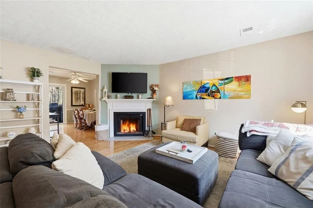 2605 Queen Anne Court, Atlanta, Georgia 30350, 2 Bedrooms Bedrooms, ,2 BathroomsBathrooms,Residential,For Sale,2605 Queen Anne Court,7743532