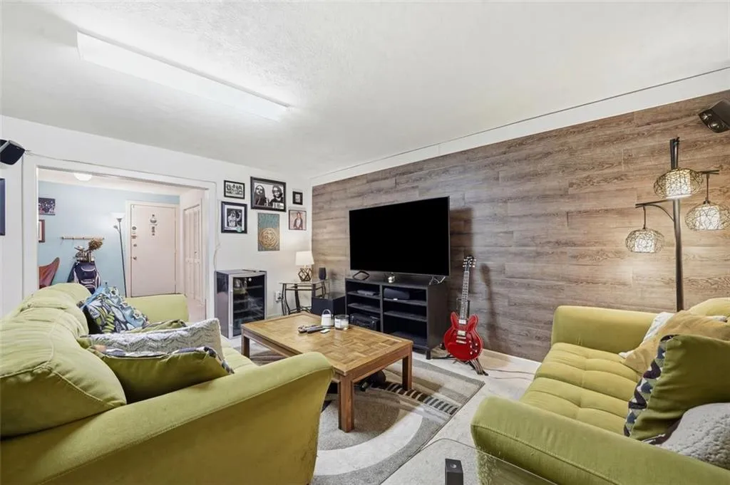 2605 Queen Anne Court, Atlanta, Georgia 30350, 2 Bedrooms Bedrooms, ,2 BathroomsBathrooms,Residential,For Sale,2605 Queen Anne Court,7743532