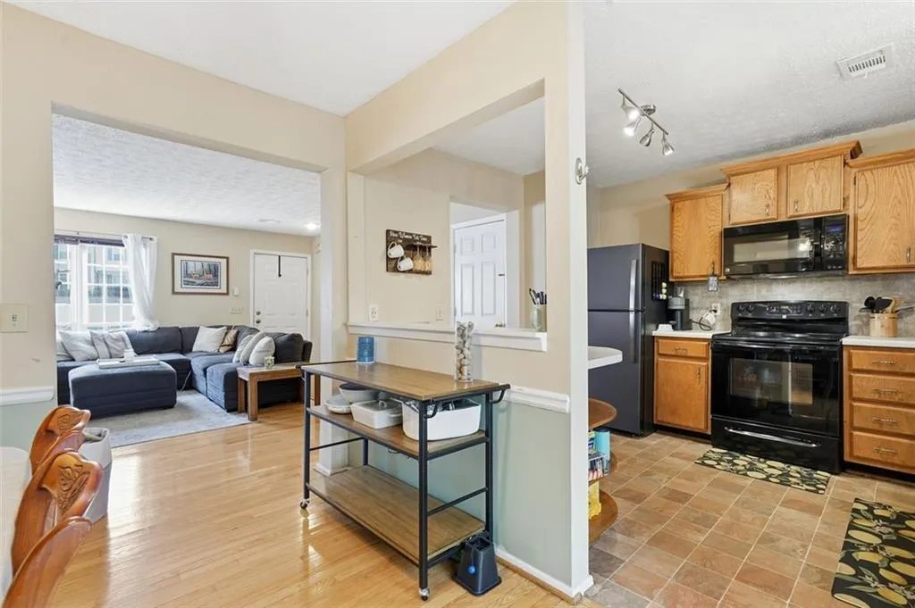 2605 Queen Anne Court, Atlanta, Georgia 30350, 2 Bedrooms Bedrooms, ,2 BathroomsBathrooms,Residential,For Sale,2605 Queen Anne Court,7743532
