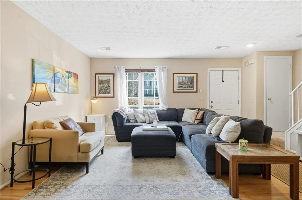2605 Queen Anne Court, Atlanta, Georgia 30350, 2 Bedrooms Bedrooms, ,2 BathroomsBathrooms,Residential,For Sale,2605 Queen Anne Court,7743532