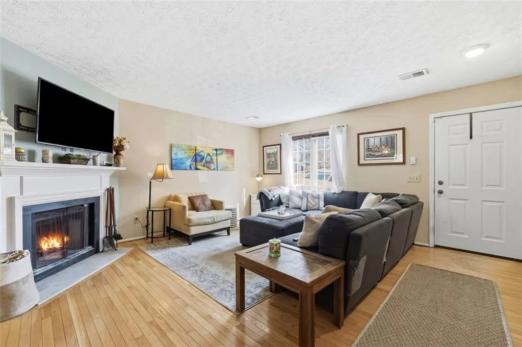 2605 Queen Anne Court, Atlanta, Georgia 30350, 2 Bedrooms Bedrooms, ,2 BathroomsBathrooms,Residential,For Sale,2605 Queen Anne Court,7743532