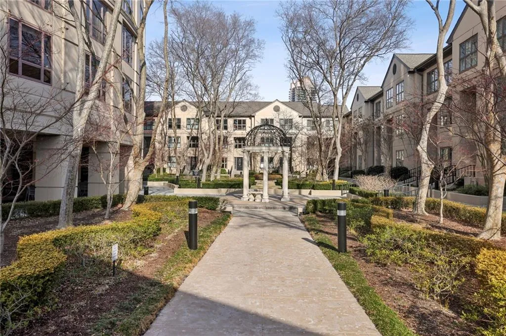 3475 Oak Valley Road Ne Unit 1580, Atlanta, Georgia 30326, 2 Bedrooms Bedrooms, 0 ,1 BathroomBathrooms,Residential,Sold,3475 Oak Valley Road Ne Unit 1580,7713434