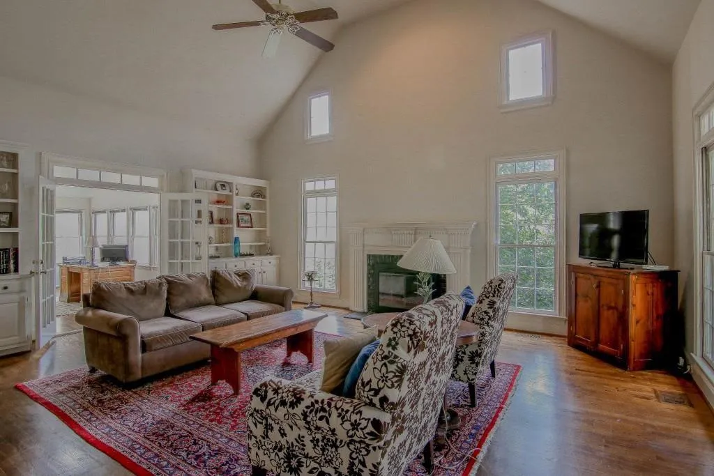 2070 Dunwoody Heritage Drive, Atlanta, Georgia 30350, 4 Bedrooms Bedrooms, ,3 BathroomsBathrooms,Residential,Sold,2070 Dunwoody Heritage Drive,6065462