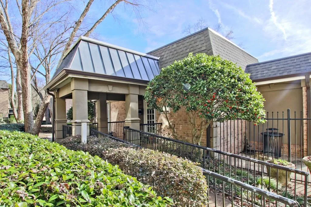 6980 Roswell Road Unit F7, Atlanta, Georgia 30328, 3 Bedrooms Bedrooms, ,2 BathroomsBathrooms,Residential,Sold,6980 Roswell Road Unit F7,6782640
