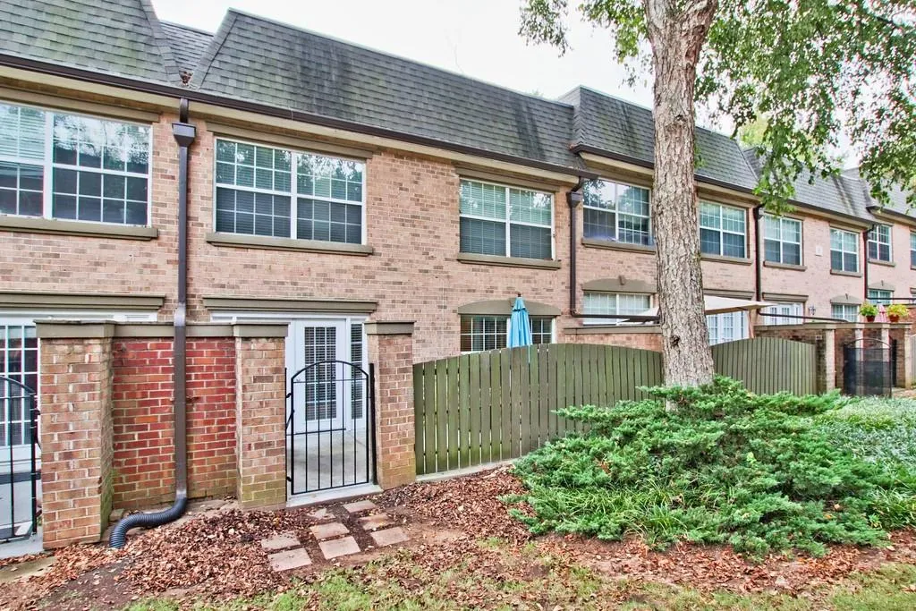 6980 Roswell Road Unit F7, Atlanta, Georgia 30328, 3 Bedrooms Bedrooms, ,2 BathroomsBathrooms,Residential,Sold,6980 Roswell Road Unit F7,6782640