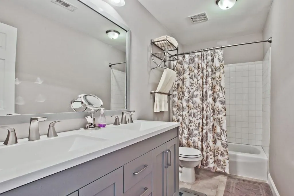 6980 Roswell Road Unit F7, Atlanta, Georgia 30328, 3 Bedrooms Bedrooms, ,2 BathroomsBathrooms,Residential,Sold,6980 Roswell Road Unit F7,6782640