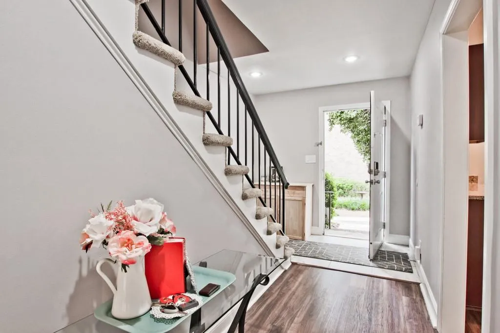 6980 Roswell Road Unit F7, Atlanta, Georgia 30328, 3 Bedrooms Bedrooms, ,2 BathroomsBathrooms,Residential,Sold,6980 Roswell Road Unit F7,6782640