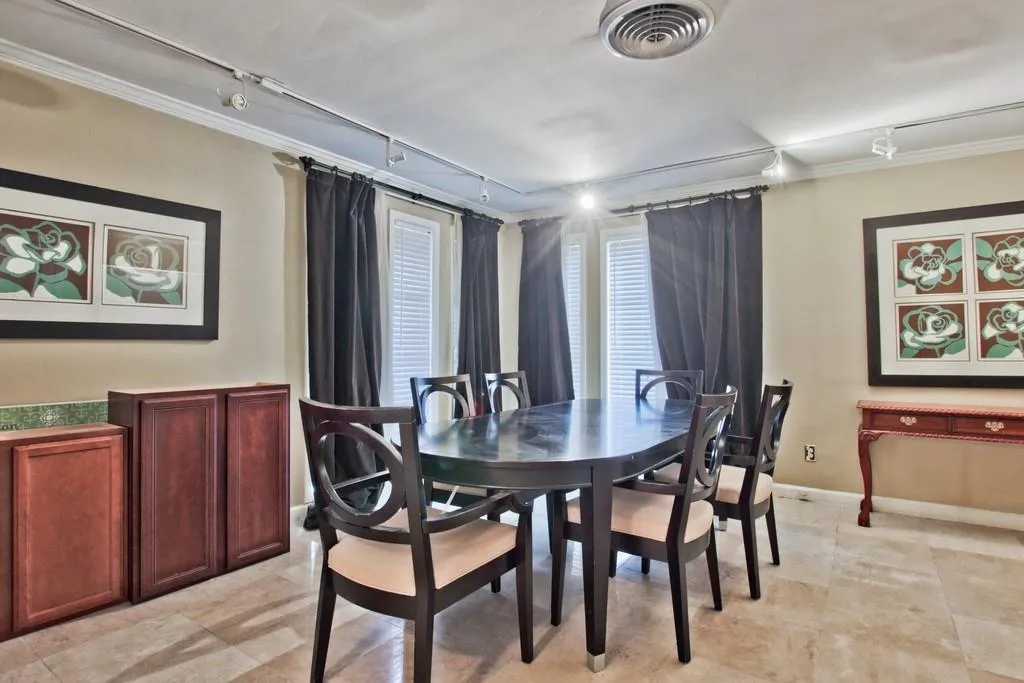 6980 Roswell Road Unit F7, Atlanta, Georgia 30328, 3 Bedrooms Bedrooms, ,2 BathroomsBathrooms,Residential,Sold,6980 Roswell Road Unit F7,6782640