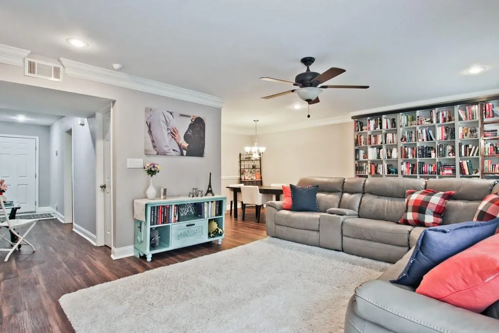 6980 Roswell Road Unit F7, Atlanta, Georgia 30328, 3 Bedrooms Bedrooms, ,2 BathroomsBathrooms,Residential,Sold,6980 Roswell Road Unit F7,6782640