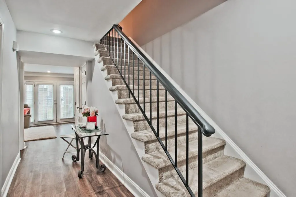 6980 Roswell Road Unit F7, Atlanta, Georgia 30328, 3 Bedrooms Bedrooms, ,2 BathroomsBathrooms,Residential,Sold,6980 Roswell Road Unit F7,6782640