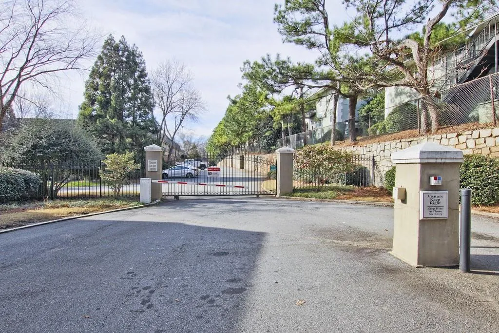 6980 Roswell Road Unit F7, Atlanta, Georgia 30328, 3 Bedrooms Bedrooms, ,2 BathroomsBathrooms,Residential,Sold,6980 Roswell Road Unit F7,6782640