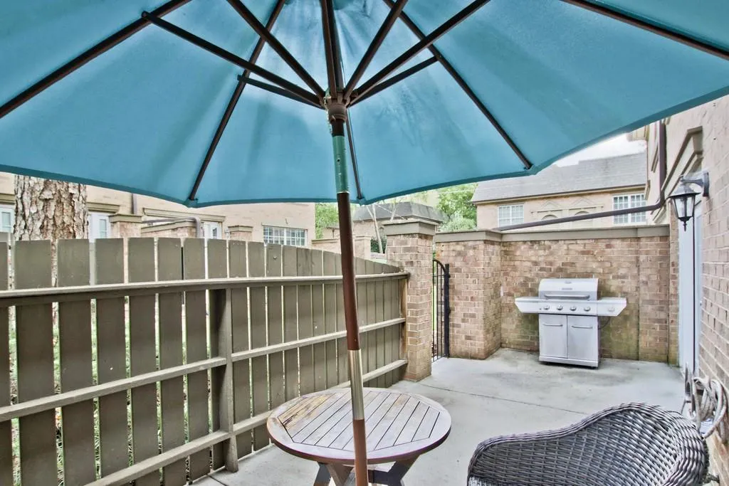 6980 Roswell Road Unit F7, Atlanta, Georgia 30328, 3 Bedrooms Bedrooms, ,2 BathroomsBathrooms,Residential,Sold,6980 Roswell Road Unit F7,6782640