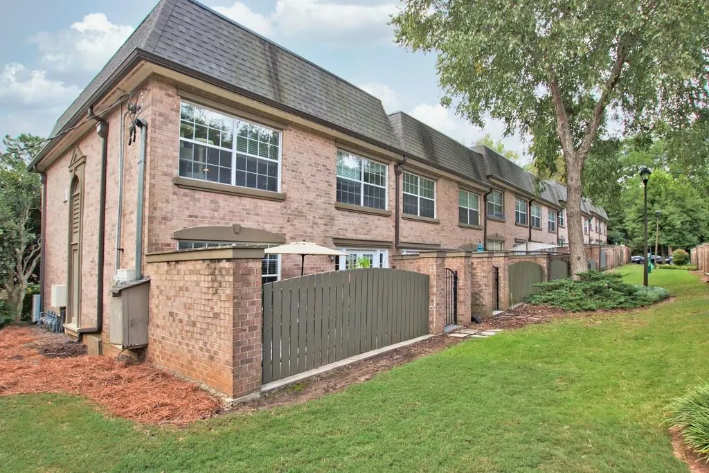6980 Roswell Road Unit F7, Atlanta, Georgia 30328, 3 Bedrooms Bedrooms, ,2 BathroomsBathrooms,Residential,Sold,6980 Roswell Road Unit F7,6782640