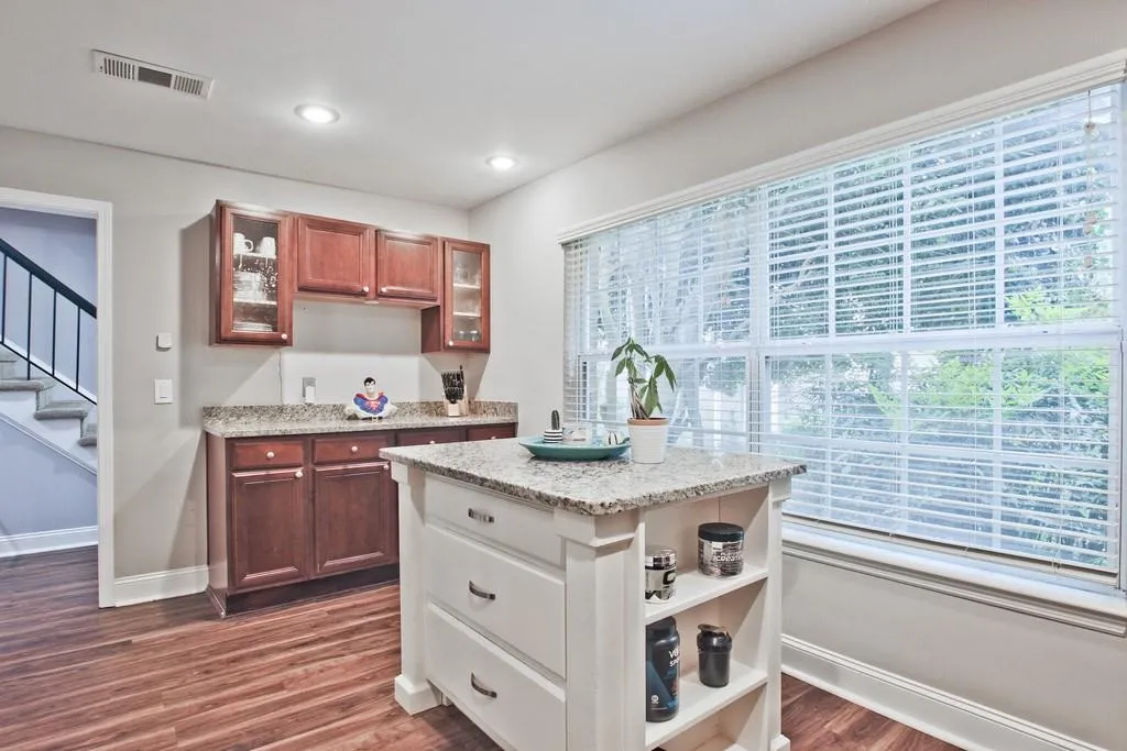 6980 Roswell Road Unit F7, Atlanta, Georgia 30328, 3 Bedrooms Bedrooms, ,2 BathroomsBathrooms,Residential,Sold,6980 Roswell Road Unit F7,6782640