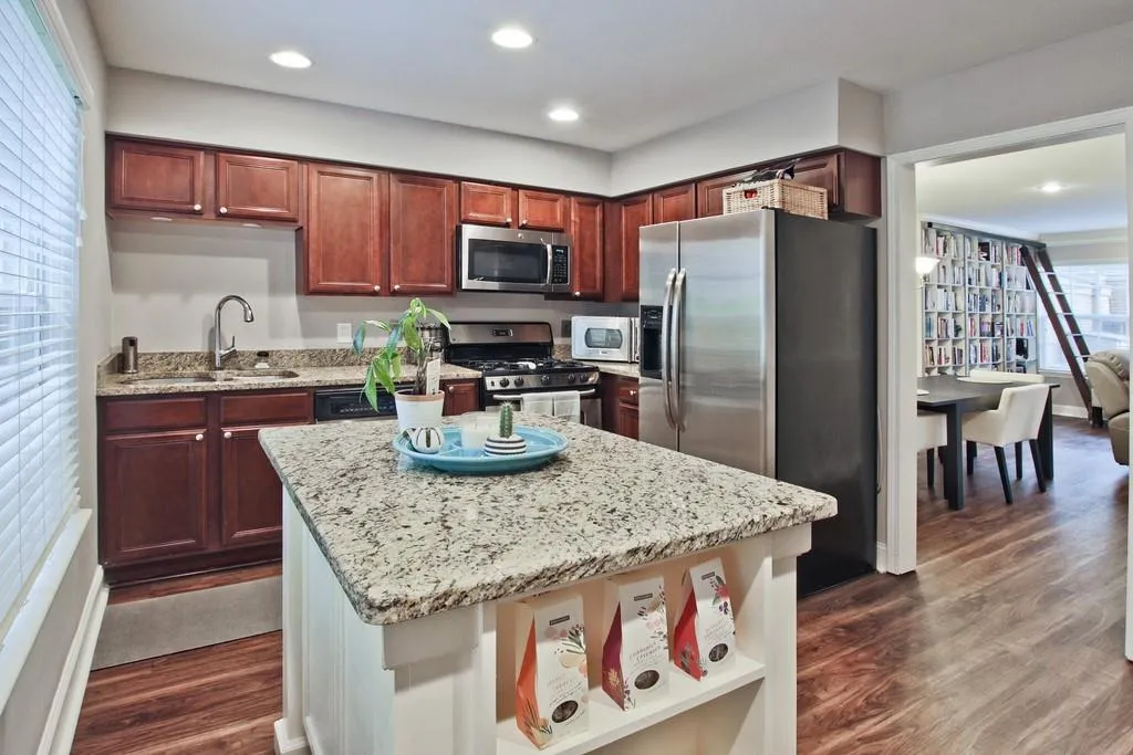 6980 Roswell Road Unit F7, Atlanta, Georgia 30328, 3 Bedrooms Bedrooms, ,2 BathroomsBathrooms,Residential,Sold,6980 Roswell Road Unit F7,6782640