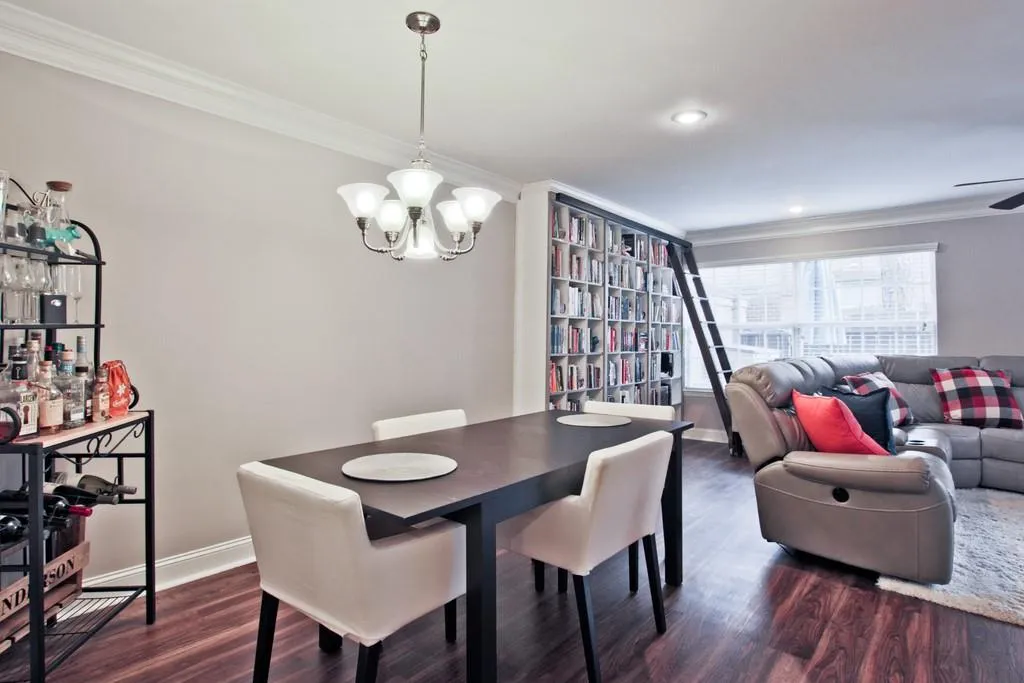 6980 Roswell Road Unit F7, Atlanta, Georgia 30328, 3 Bedrooms Bedrooms, ,2 BathroomsBathrooms,Residential,Sold,6980 Roswell Road Unit F7,6782640