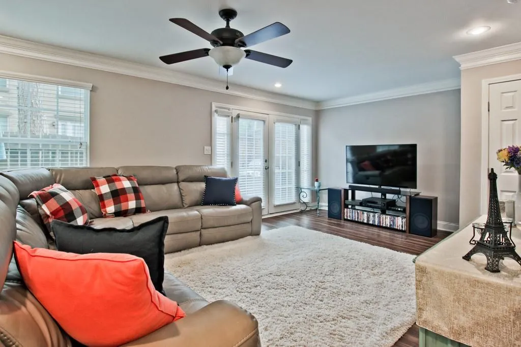 6980 Roswell Road Unit F7, Atlanta, Georgia 30328, 3 Bedrooms Bedrooms, ,2 BathroomsBathrooms,Residential,Sold,6980 Roswell Road Unit F7,6782640