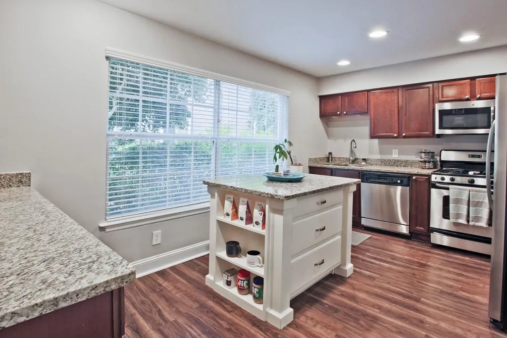 6980 Roswell Road Unit F7, Atlanta, Georgia 30328, 3 Bedrooms Bedrooms, ,2 BathroomsBathrooms,Residential,Sold,6980 Roswell Road Unit F7,6782640