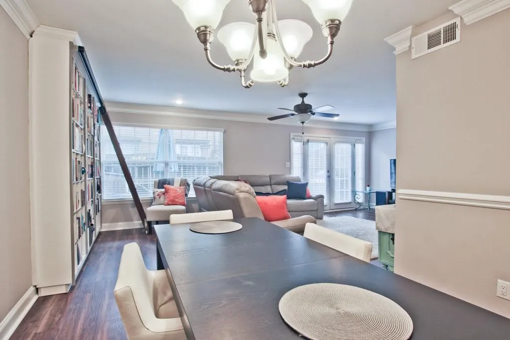 6980 Roswell Road Unit F7, Atlanta, Georgia 30328, 3 Bedrooms Bedrooms, ,2 BathroomsBathrooms,Residential,Sold,6980 Roswell Road Unit F7,6782640