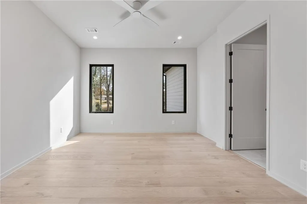 633 Pauley Place, Sandy Springs, Georgia 30328, 6 Bedrooms Bedrooms, ,6 BathroomsBathrooms,Residential,For Sale,633 Pauley Place,7690442
