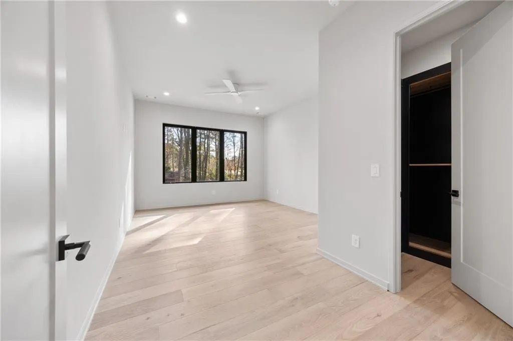 633 Pauley Place, Sandy Springs, Georgia 30328, 6 Bedrooms Bedrooms, ,6 BathroomsBathrooms,Residential,For Sale,633 Pauley Place,7690442