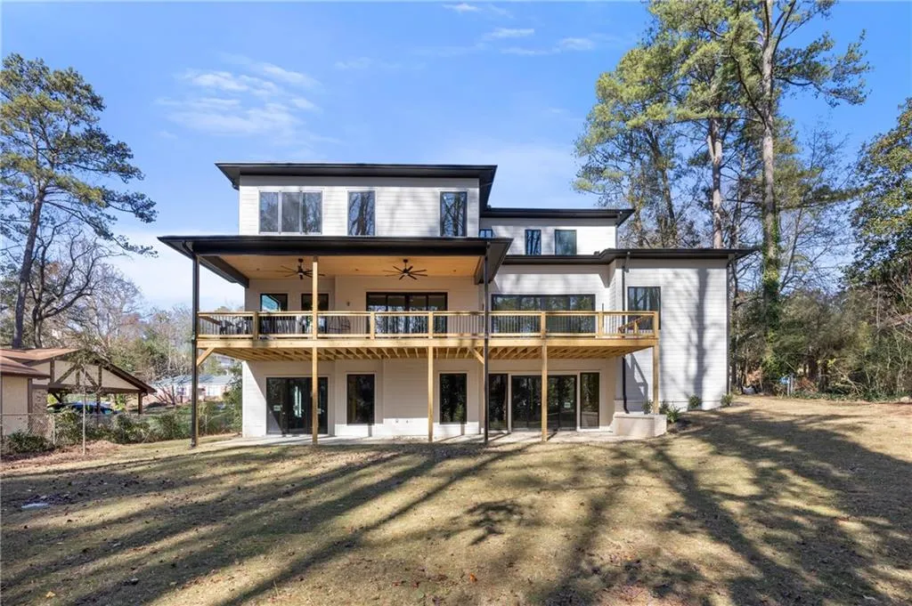 633 Pauley Place, Sandy Springs, Georgia 30328, 6 Bedrooms Bedrooms, ,6 BathroomsBathrooms,Residential,For Sale,633 Pauley Place,7690442