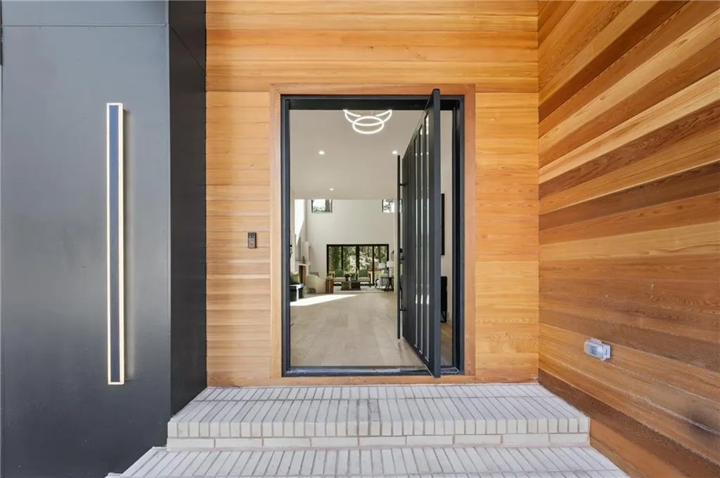 633 Pauley Place, Sandy Springs, Georgia 30328, 6 Bedrooms Bedrooms, ,6 BathroomsBathrooms,Residential,For Sale,633 Pauley Place,7690442