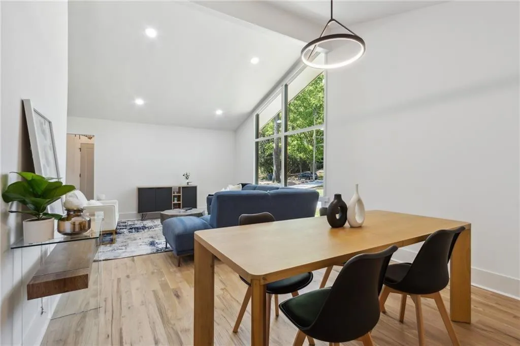 635 Glenforest Road, Sandy Springs, Georgia 30328, 4 Bedrooms Bedrooms, ,3 BathroomsBathrooms,Residential,Sold,635 Glenforest Road,7392498