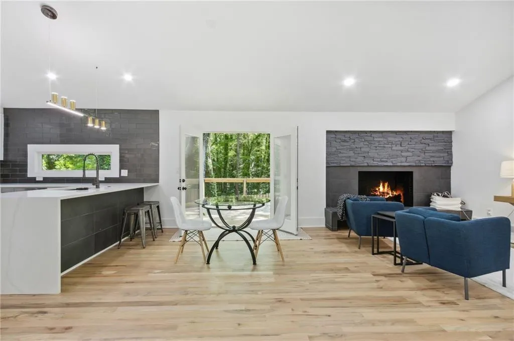 635 Glenforest Road, Sandy Springs, Georgia 30328, 4 Bedrooms Bedrooms, ,3 BathroomsBathrooms,Residential,Sold,635 Glenforest Road,7392498