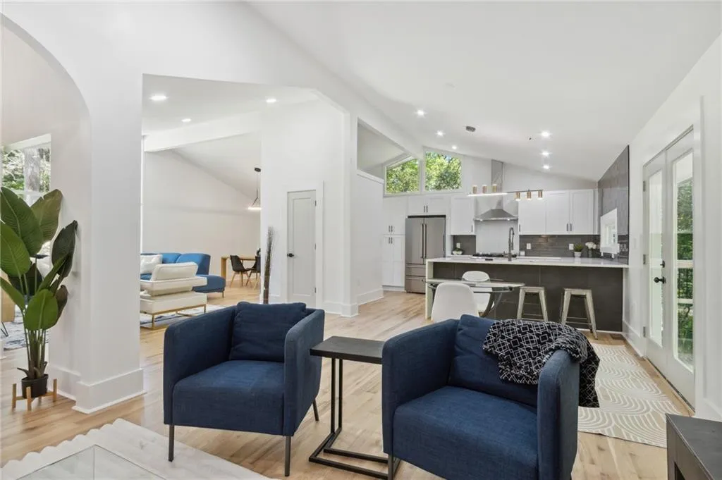 635 Glenforest Road, Sandy Springs, Georgia 30328, 4 Bedrooms Bedrooms, ,3 BathroomsBathrooms,Residential,Sold,635 Glenforest Road,7392498