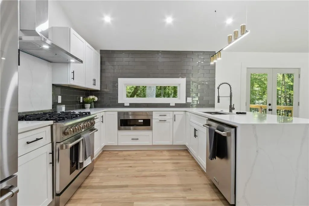 635 Glenforest Road, Sandy Springs, Georgia 30328, 4 Bedrooms Bedrooms, ,3 BathroomsBathrooms,Residential,Sold,635 Glenforest Road,7392498